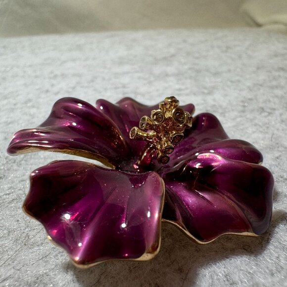 Purple Enamel Hibiscus Flower Brooch Pin 3D Rhinestones - Picture 5 of 6